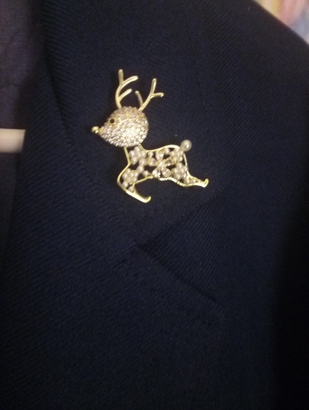 🦌 Gold-tone Pearl Accent Reindeer Brooch - Silver